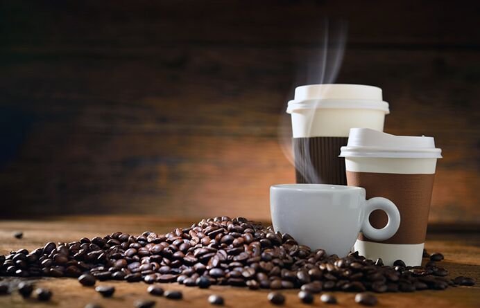 le café comme produit interdit tout en prenant une vitamine pour améliorer